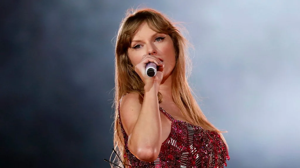 taylor-swift-chicago-eras-tour.jpg