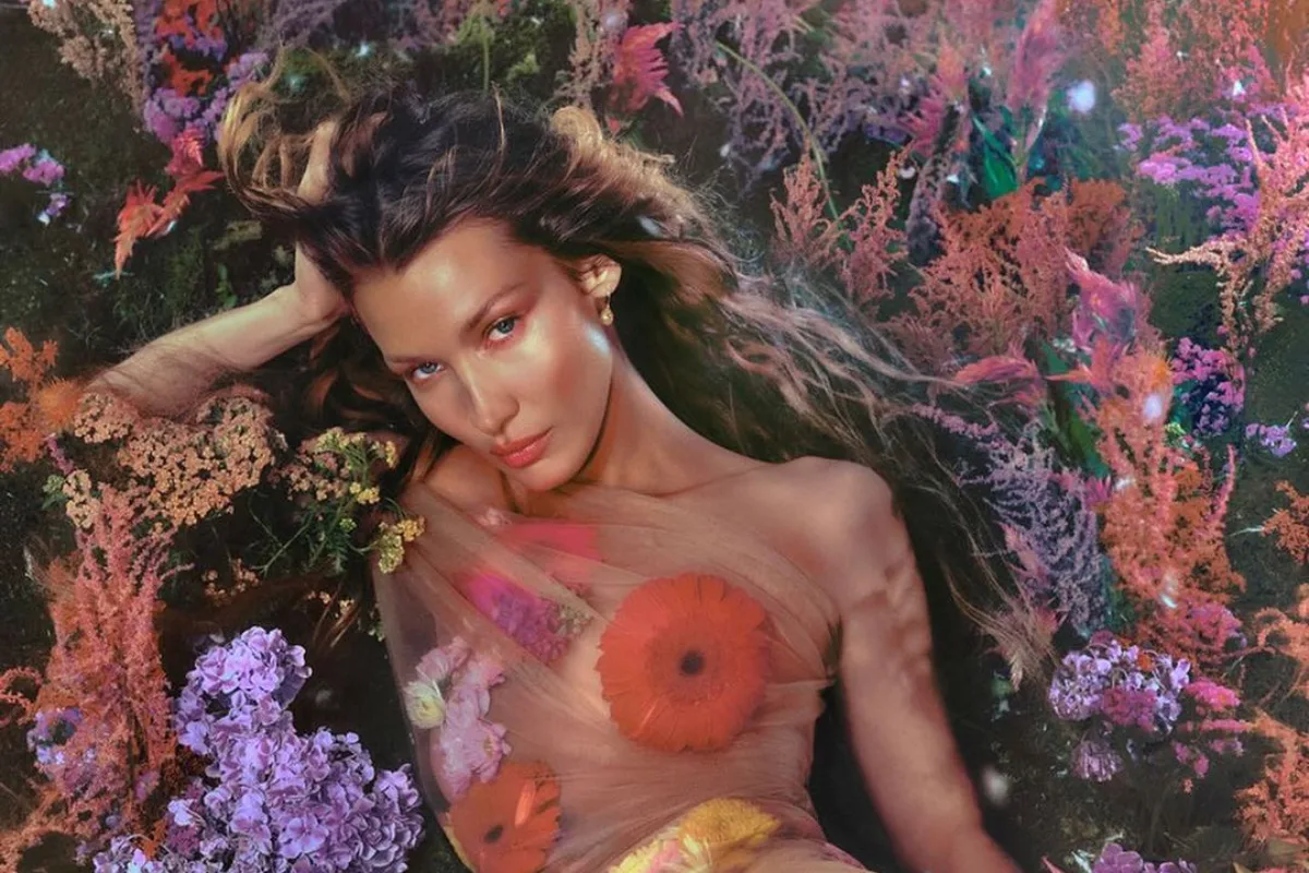 Comme une fleur s'épanouit, les yeux s'ouvrent 🌹 Découvrez WINDOW2SOUL : un bouquet floral pur composé de rose, de jasmin et de fève tonka. Secouer pour activer et être transporté dans le jardin.